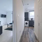 S5 Full Studio In Central Kilburn London With Kitchen Zone 2