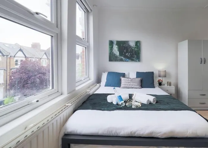 S5 Full Studio In Central Kilburn London With Kitchen Zone 2