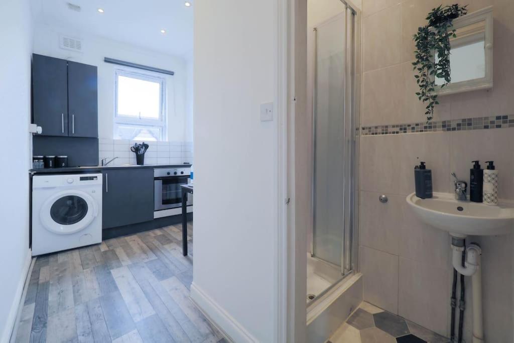 S5 Full In Kilburn With Kitchen Zone 2 Appartamento Londra