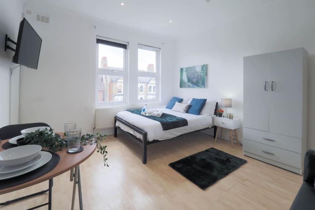 Appartamento S5 Full In Kilburn With Kitchen Zone 2
