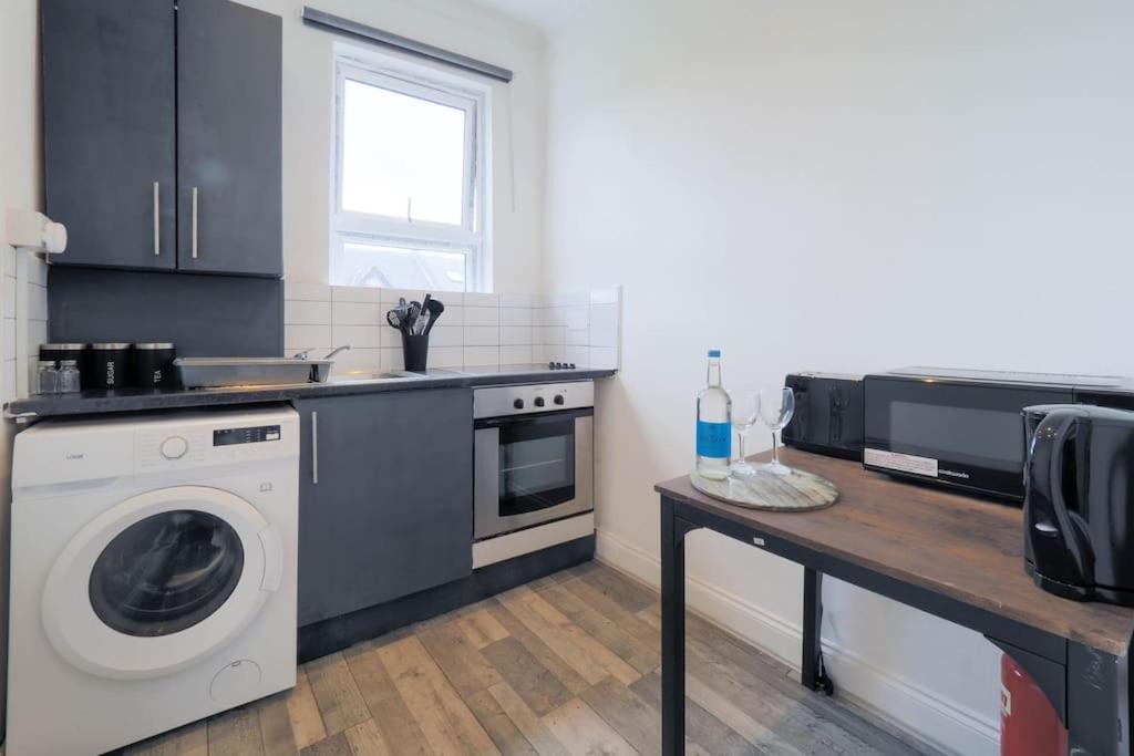 S5 Full In Kilburn With Kitchen Zone 2 Appartamento *